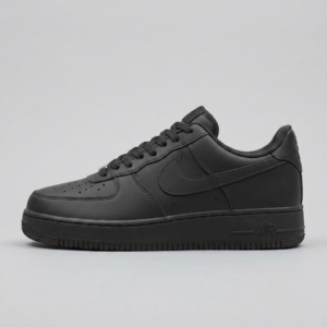کتانی اسپرت مردانه مدل نایک Air Force 1 تمام مشکی مناسب پیاده‌روی و استفاده روزمره